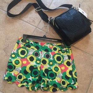 NWOT Crown & Ivy Floral Scalloped Hem Shorts